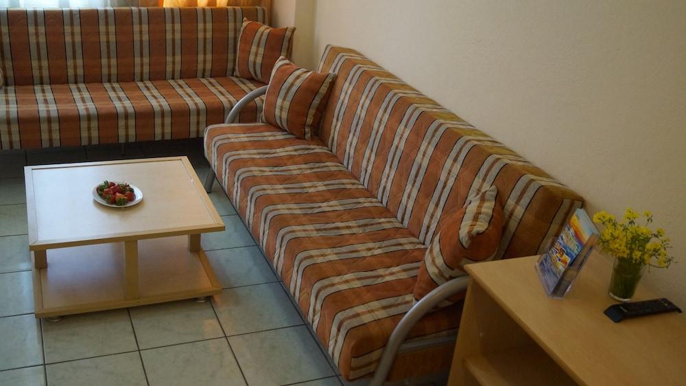 Damlatas Elegant Apart Hotel Аланя Екстериор снимка