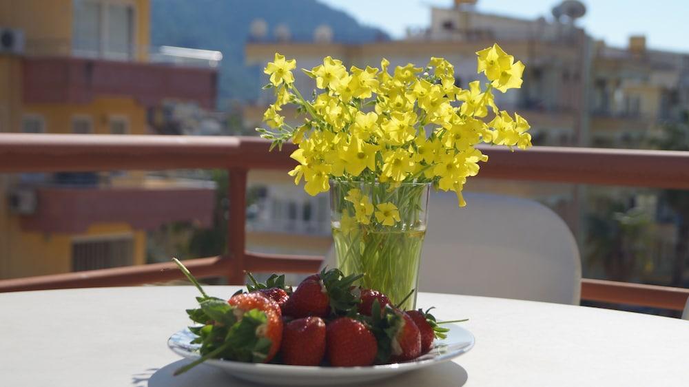 Damlatas Elegant Apart Hotel Аланя Екстериор снимка